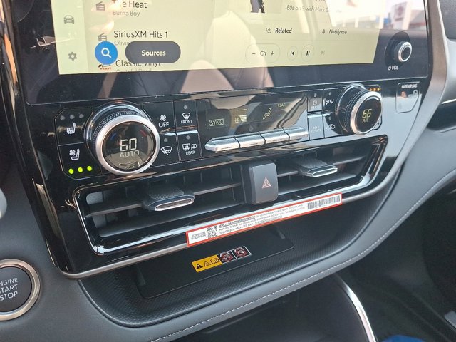 New 2025 Toyota Highlander Limited image 14