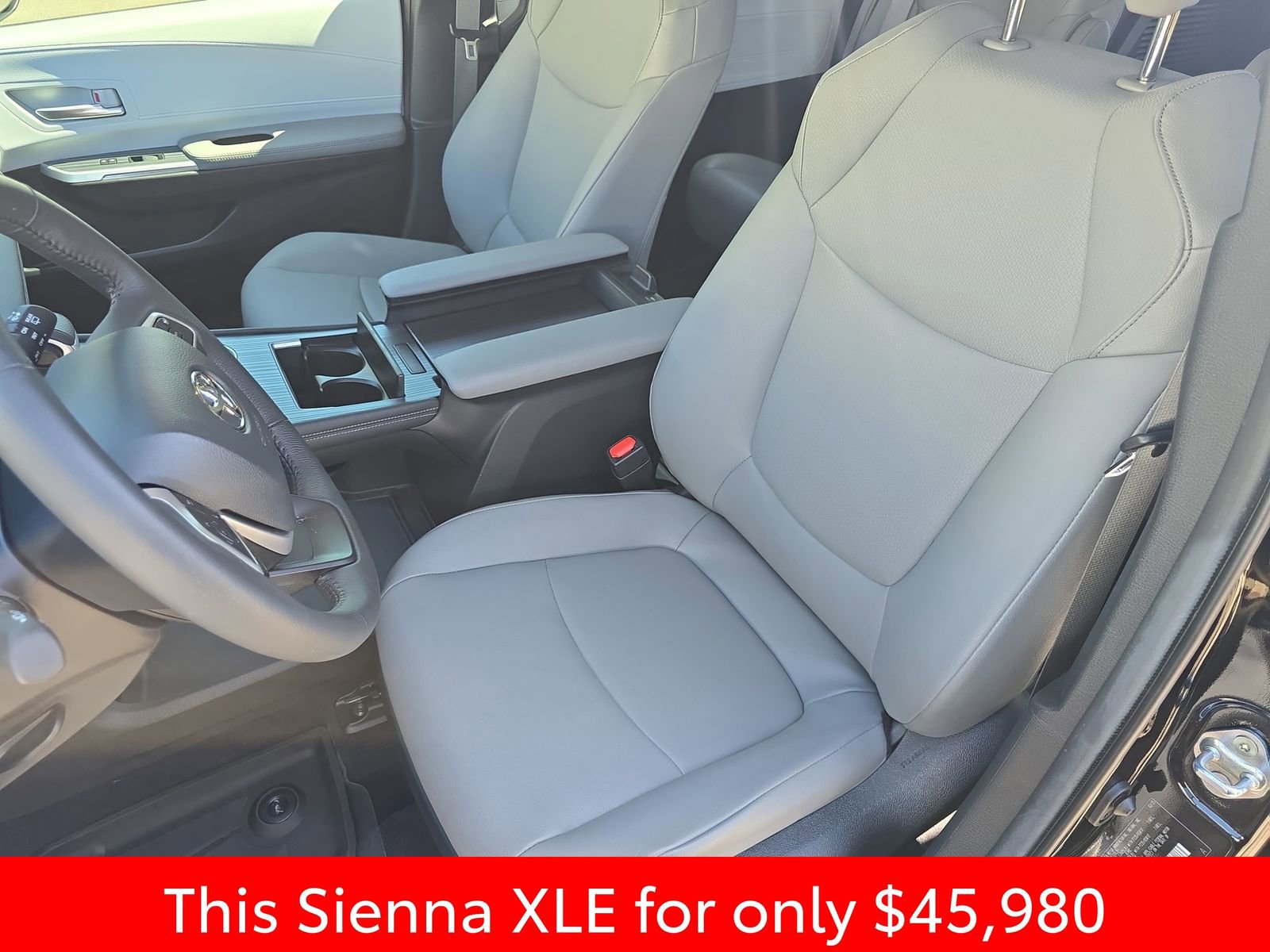 Used 2025 Toyota Sienna XLE w/ XLE Plus Package FWD image 23