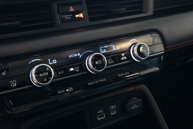 Used 2025 Honda Pilot TrailSport image 27