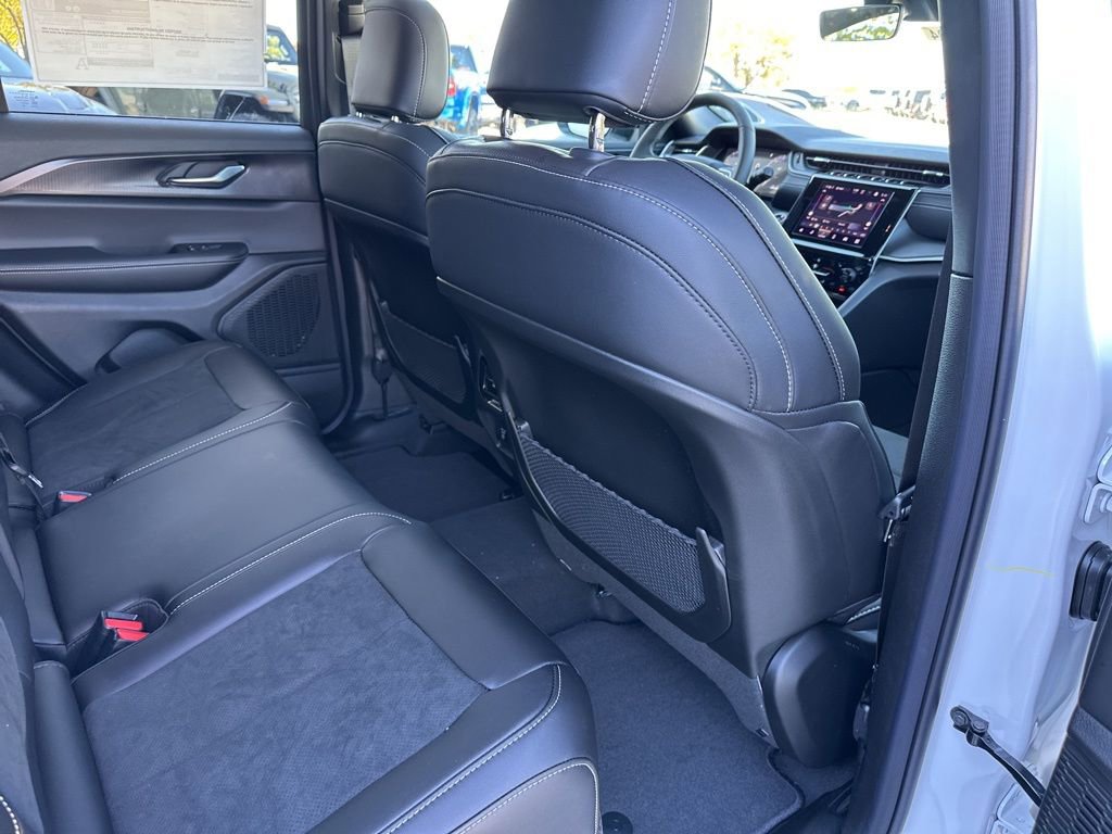 New 2025 Jeep Grand Cherokee Altitude AWD/4WD image 45