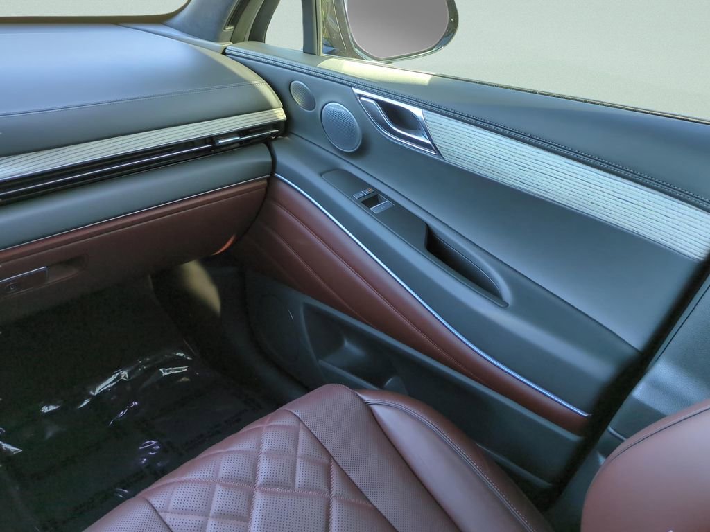 Certified 2025 Genesis GV80 3.5T Prestige image 24