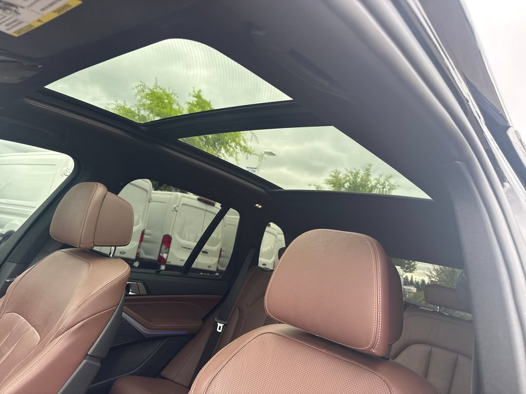 Used 2022 BMW X5 xDrive40i w/ M Sport Package AWD/4WD image 28