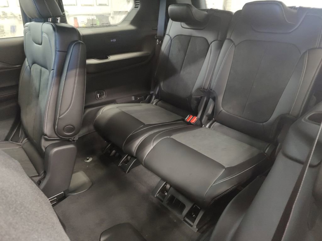 New 2025 Jeep Grand Cherokee L Altitude image 33