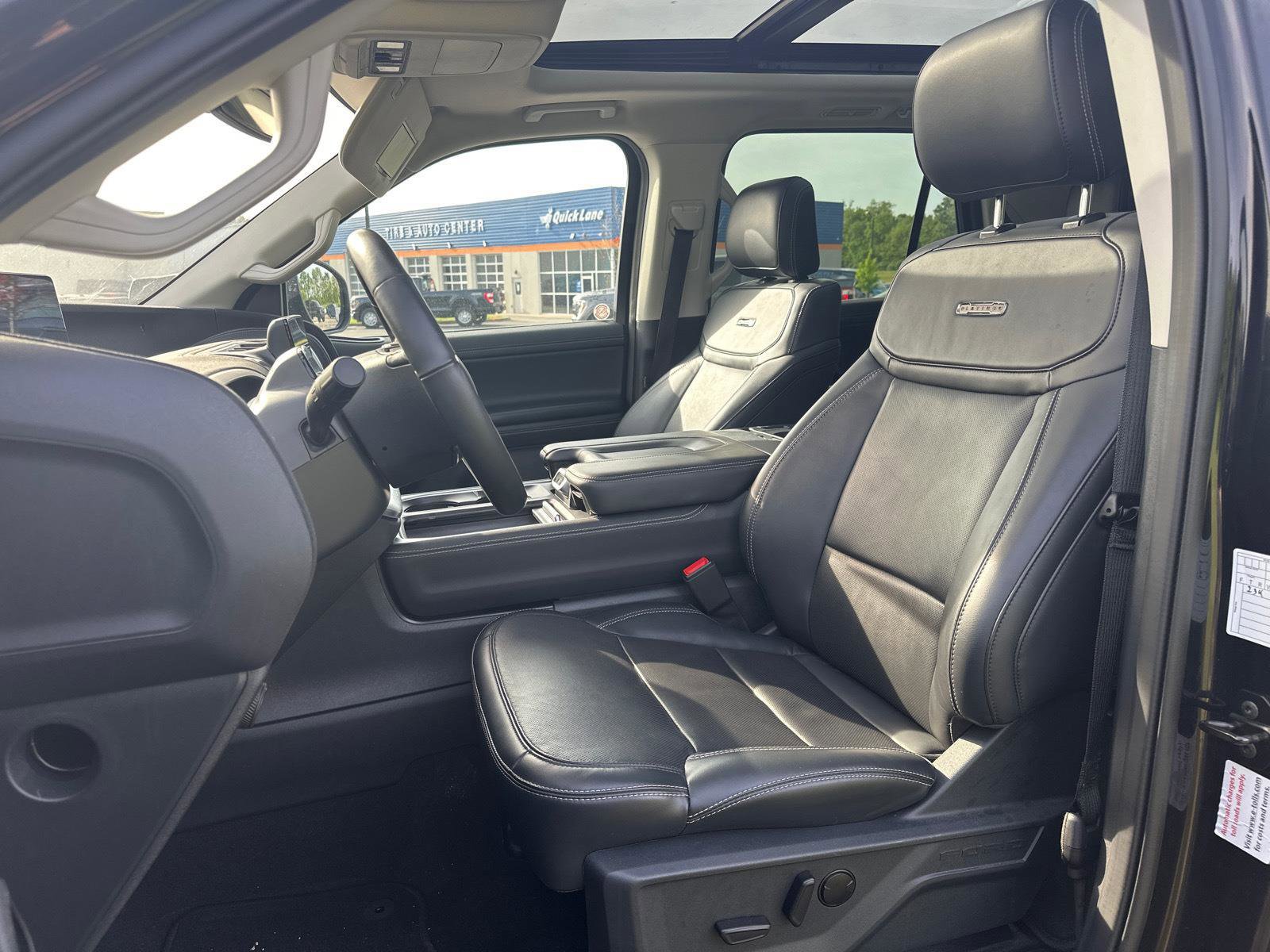 Used 2025 Ford Expedition Max Platinum AWD/4WD image 6