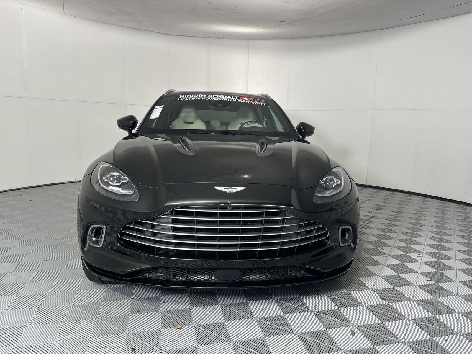 Used 2021 Aston Martin DBX AWD/4WD image 3