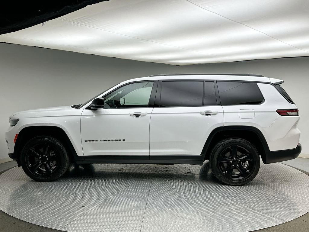 Used 2025 Jeep Grand Cherokee L Altitude AWD/4WD image 10