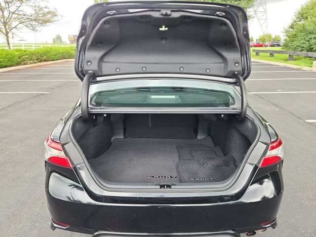 Used 2019 Toyota Camry SE w/ Carpet Mat Package FWD image 28