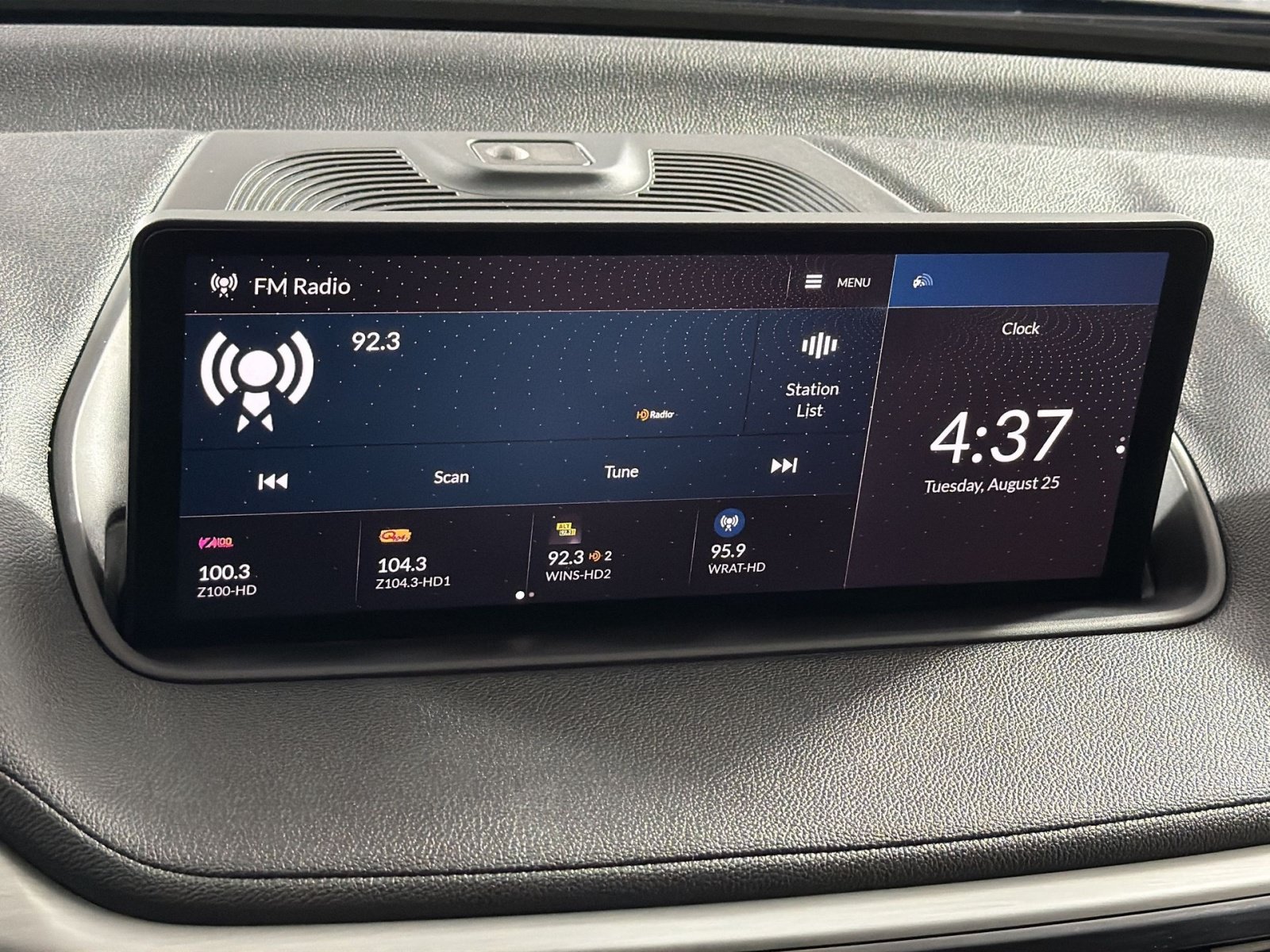 Used 2023 Acura MDX SH-AWD image 18