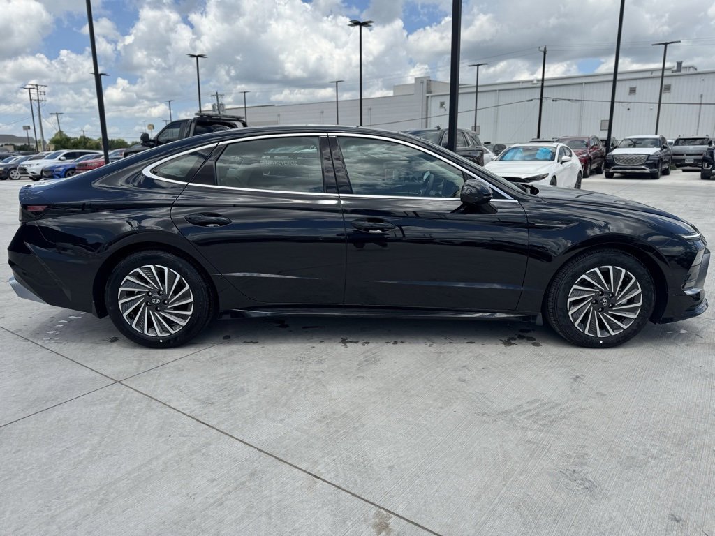 New 2025 Hyundai Sonata Limited image 4