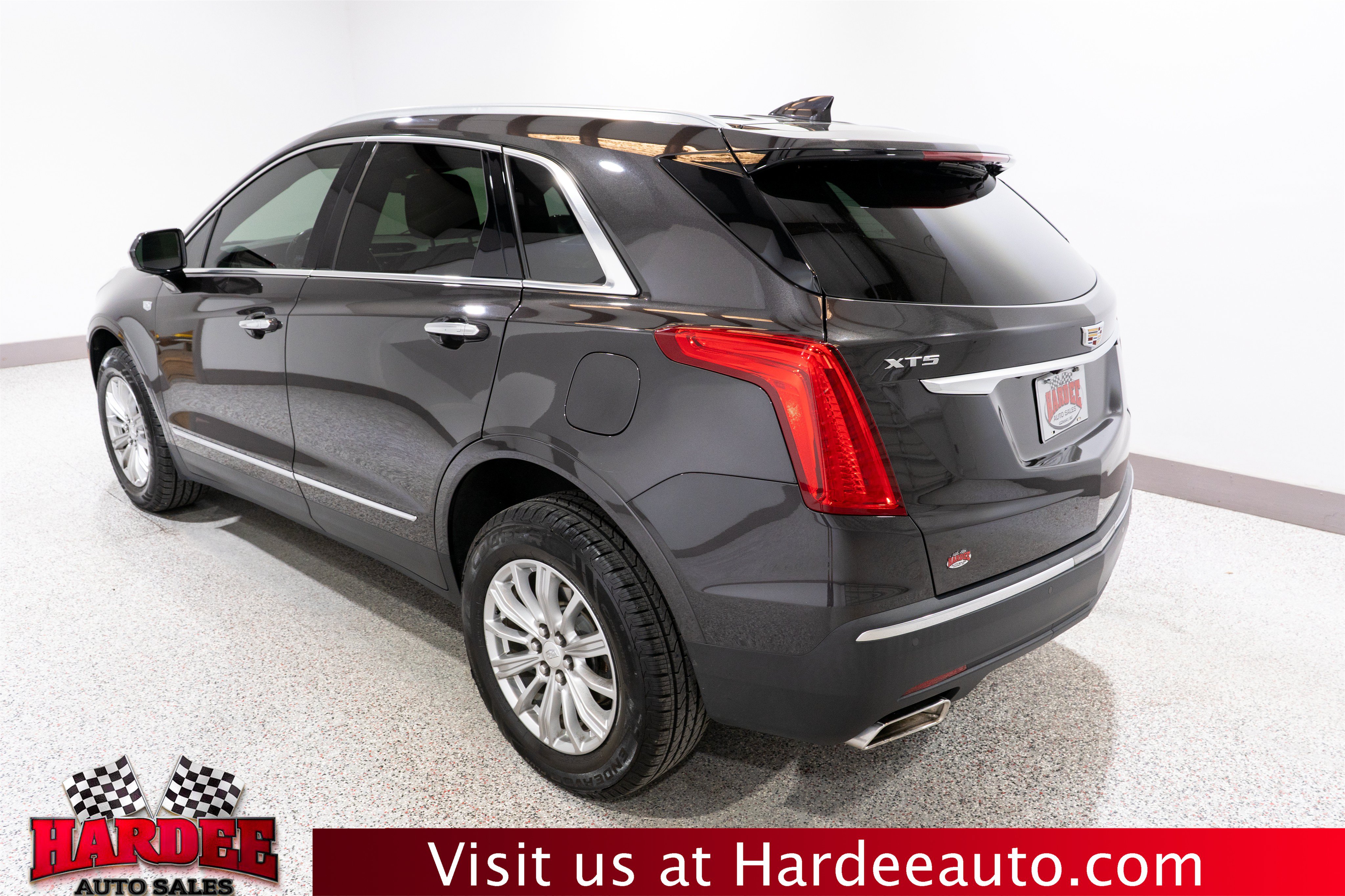 Used 2019 Cadillac XT5 FWD image 3