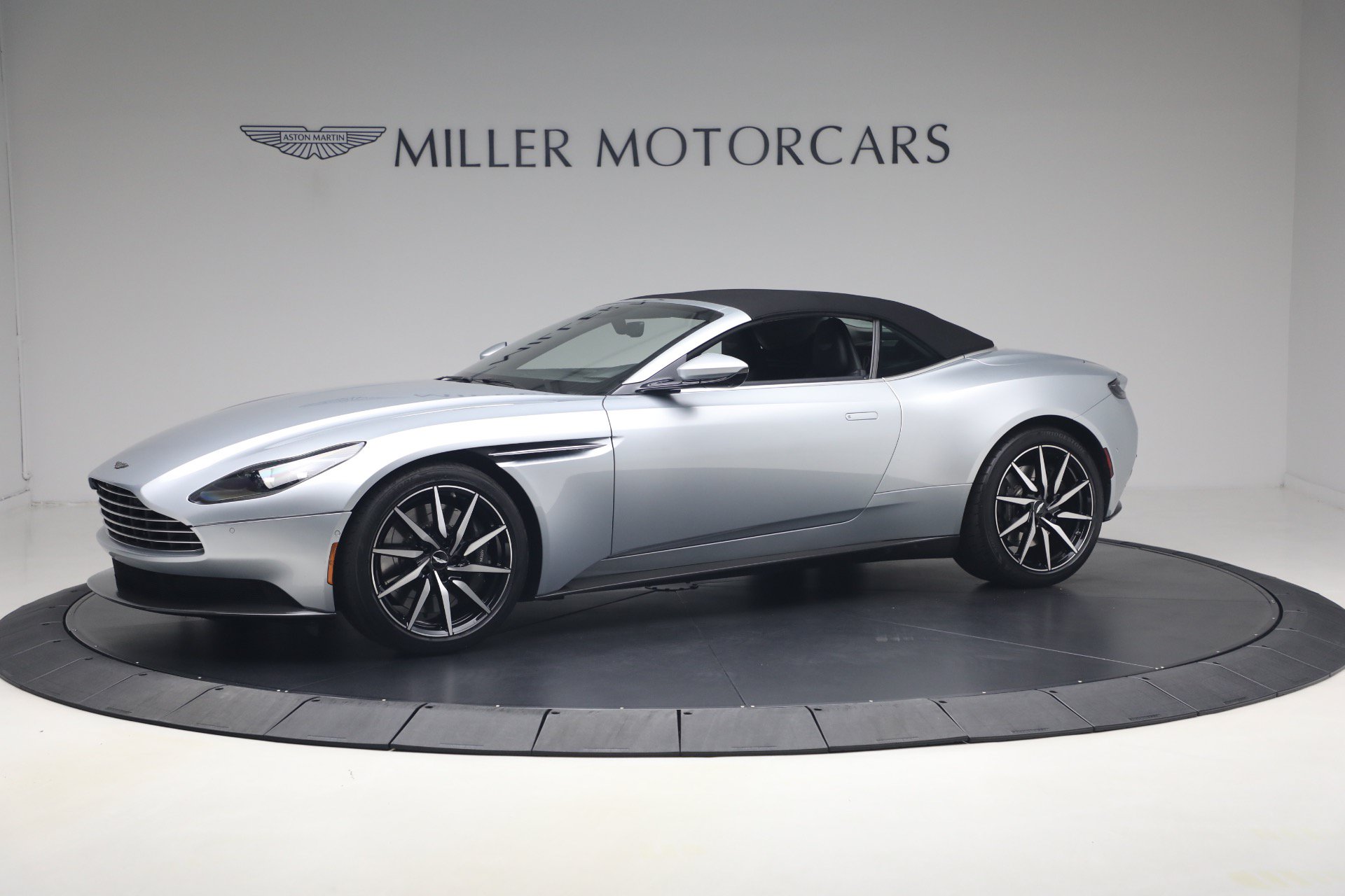 Used 2019 Aston Martin DB11 Volante RWD image 14