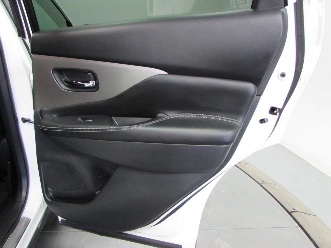 Used 2023 Nissan Murano SV w/ SV Midnight Edition Package AWD/4WD image 18