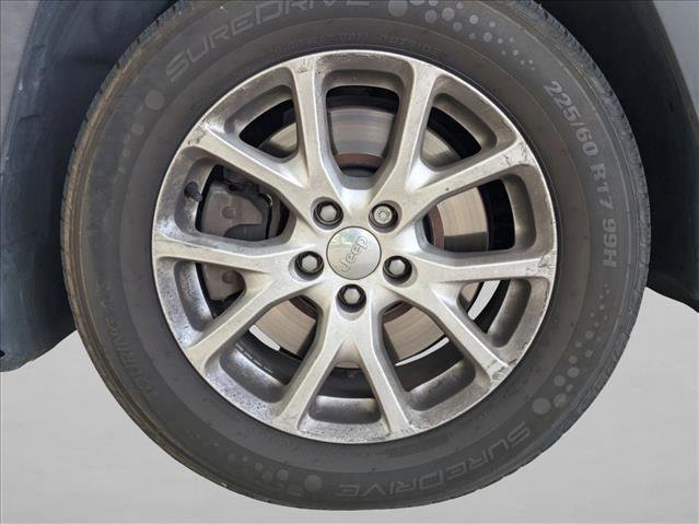Used 2015 Jeep Cherokee Latitude FWD image 9