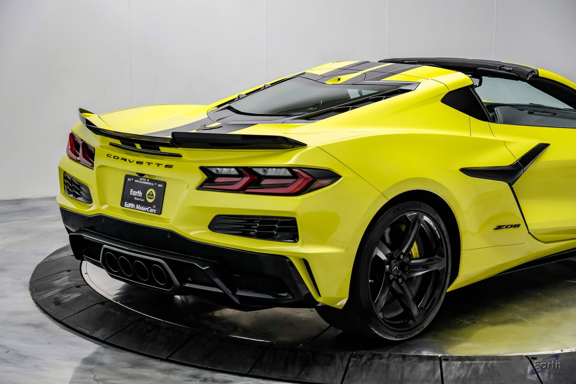 Used 2024 Chevrolet Corvette Z06 w/ Stealth Interior Trim Package RWD image 25