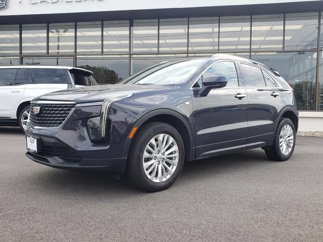 Used 2024 Cadillac XT4 Luxury w/ Cold Weather Package AWD/4WD image 8