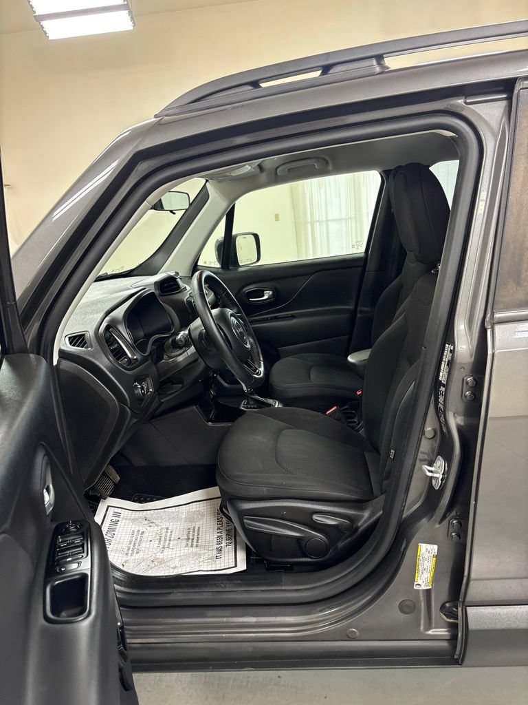Used 2020 Jeep Renegade Altitude FWD image 10