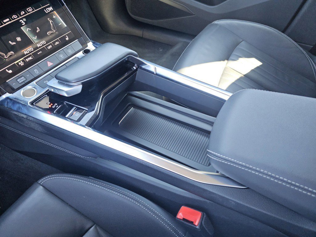 Used 2021 Audi e-tron Premium w/ Convenience Plus Package AWD/4WD image 33