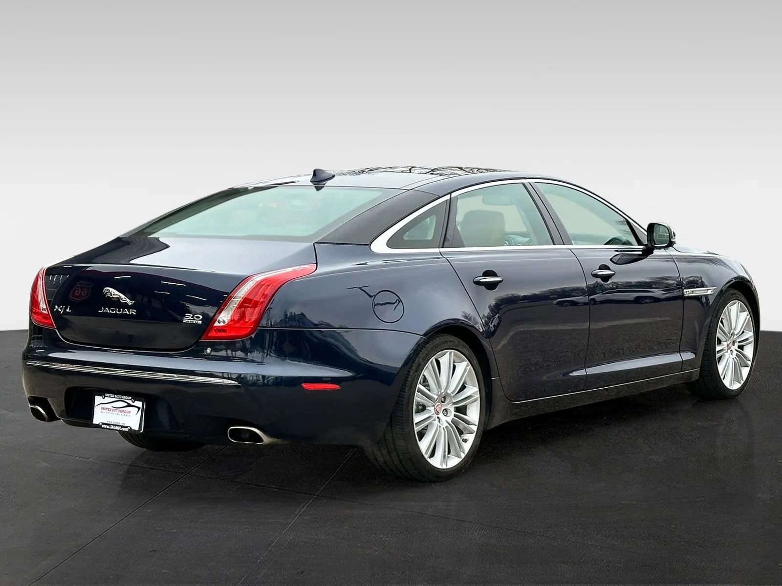 Used 2015 Jaguar XJ L Portfolio image 7