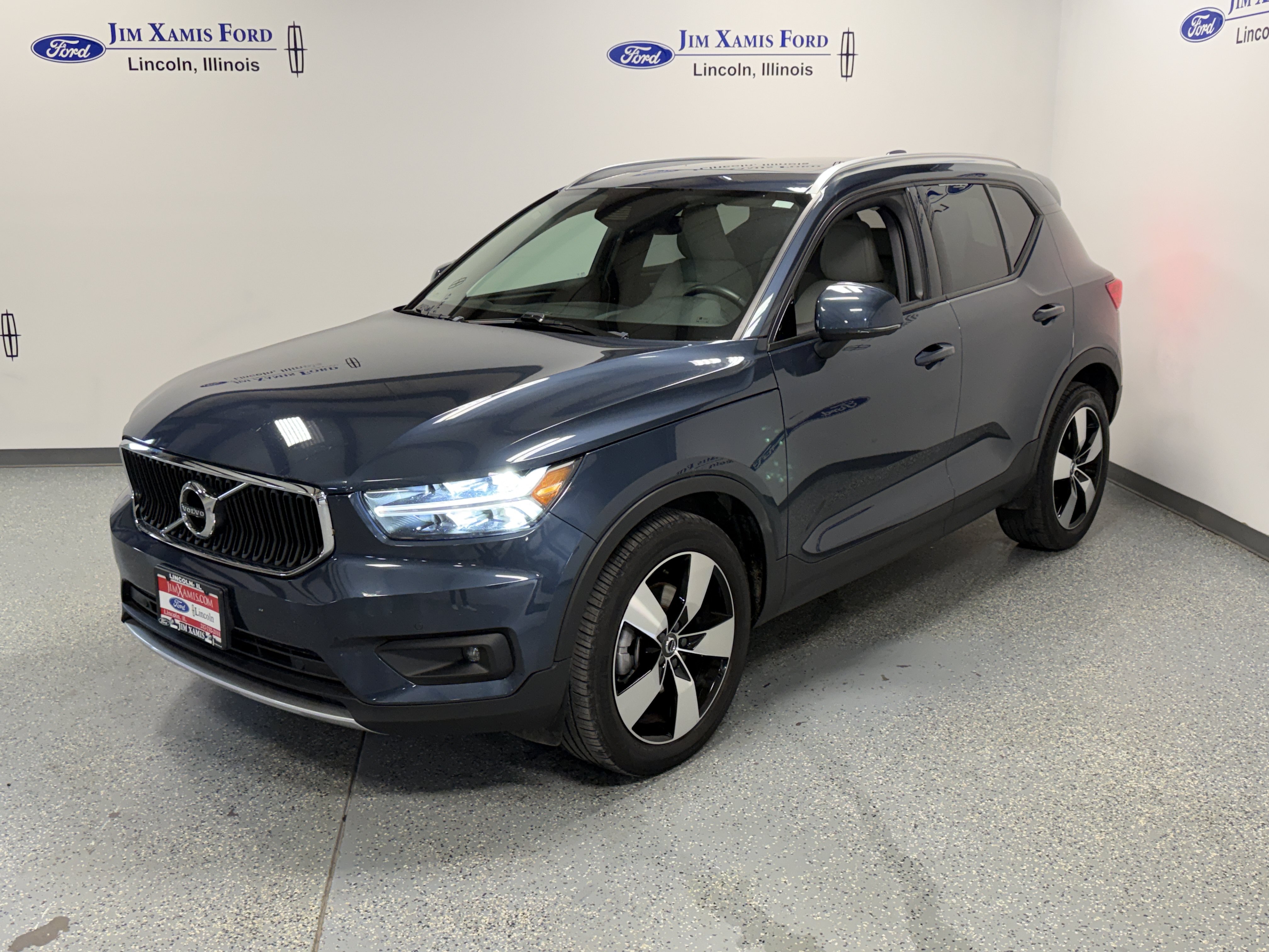 Used 2021 Volvo XC40 T5 Momentum w/ Premium Package AWD/4WD image 3