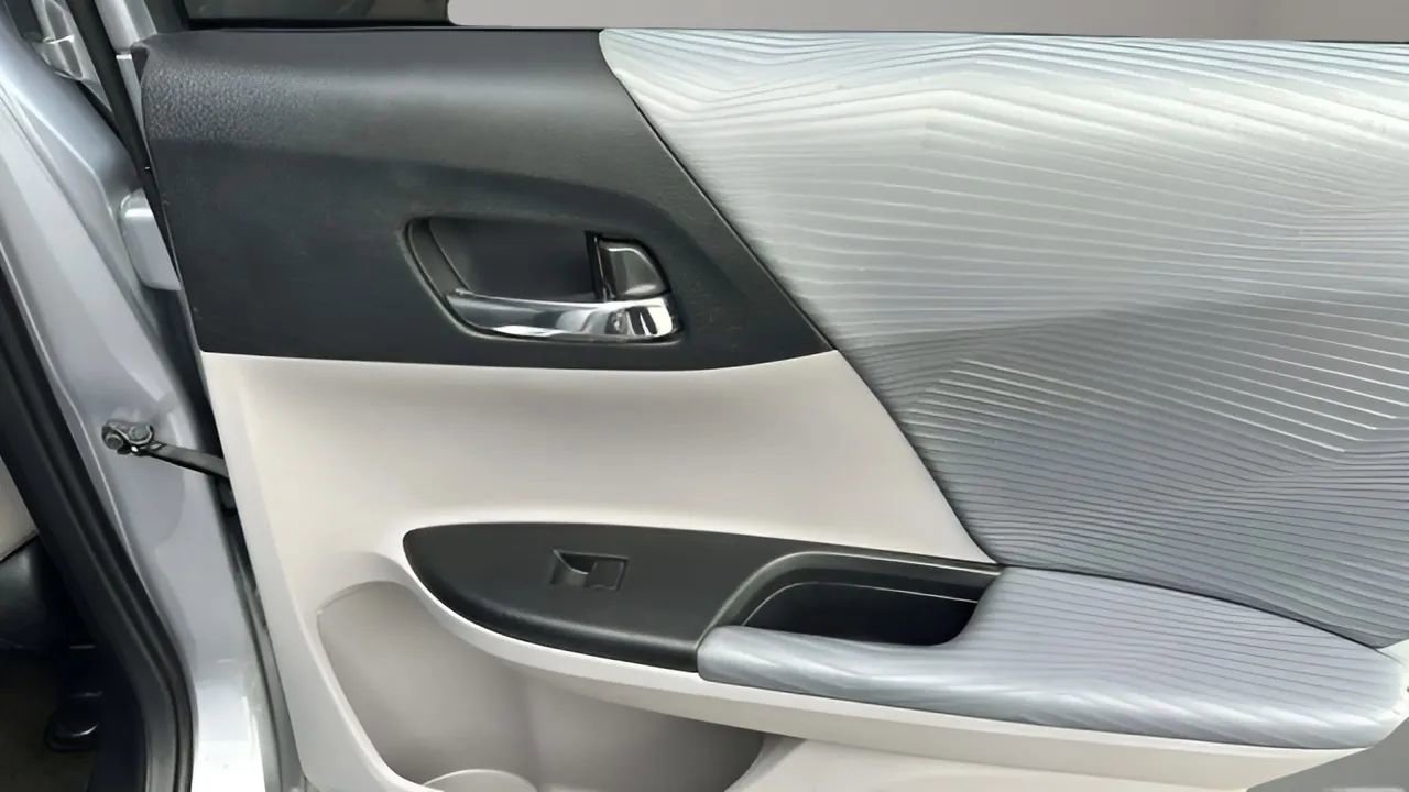 Used 2017 Honda Accord LX image 38