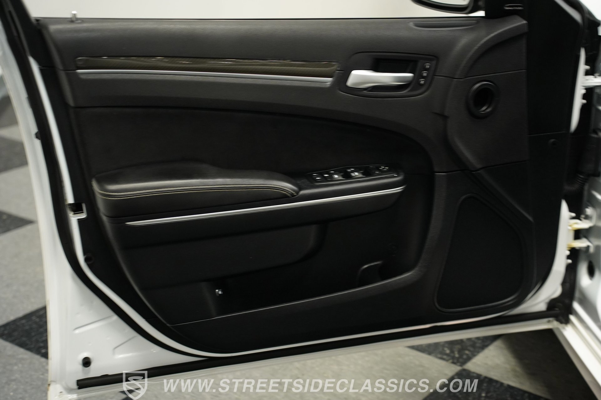 Used 2012 Chrysler 300 SRT8 w/ 19-Premium Speaker Group image 33