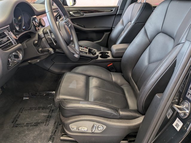 Used 2025 Porsche Macan AWD/4WD image 20