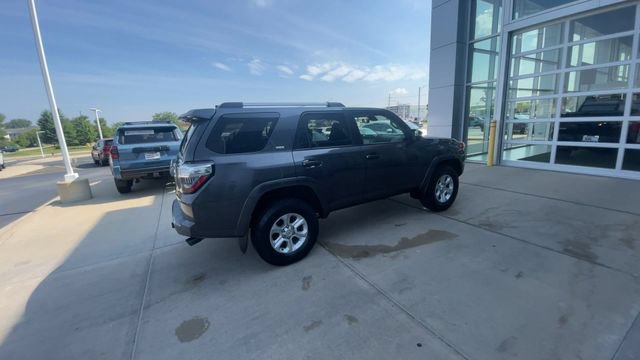 Used 2022 Toyota 4Runner SR5 Premium w/ Moonroof Package AWD/4WD image 2