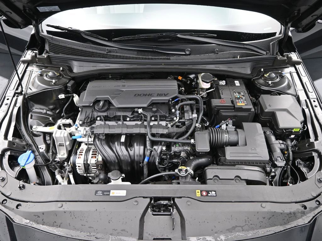 Used 2025 Hyundai Elantra Limited FWD image 36