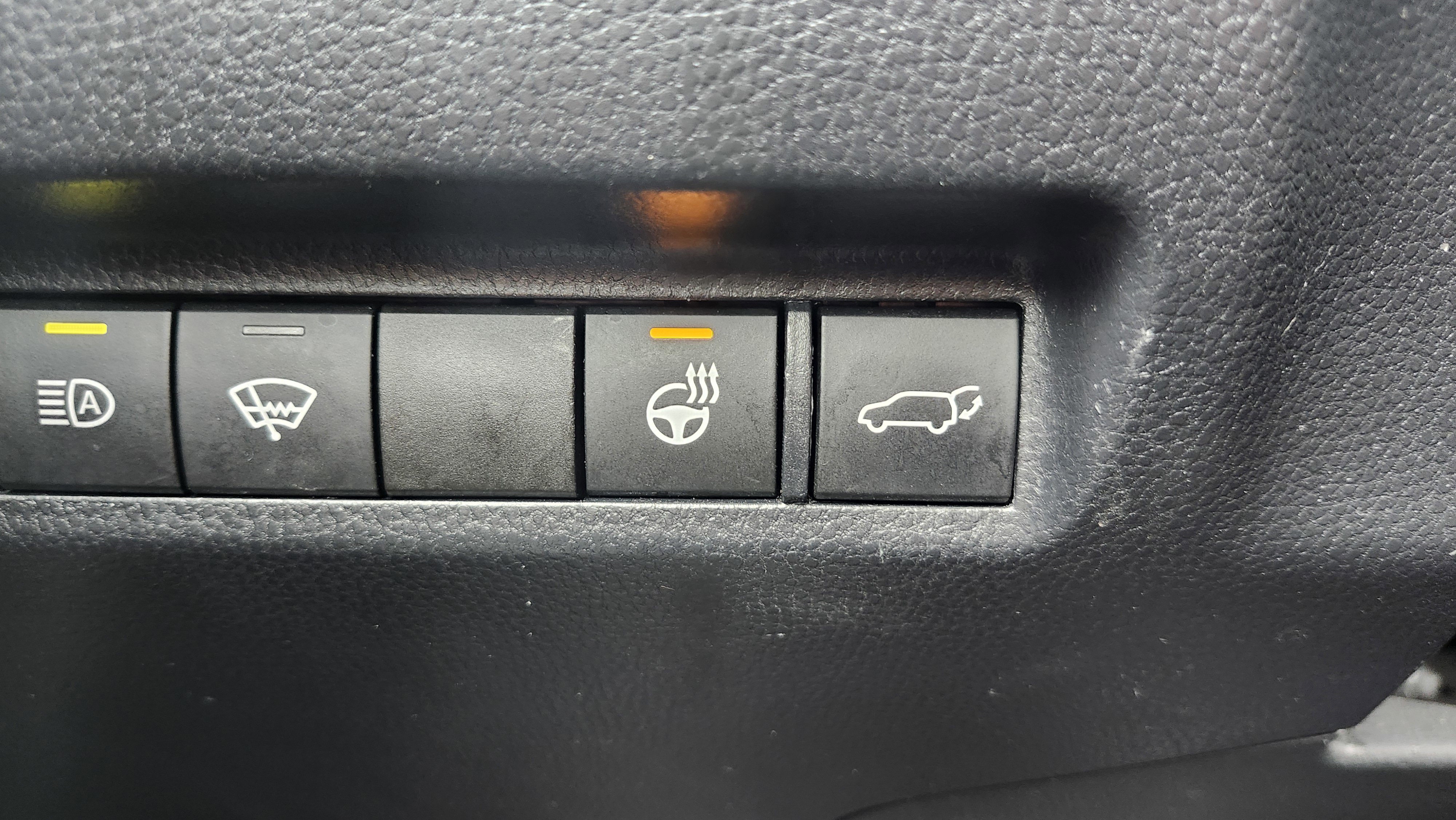 Used 2020 Toyota RAV4 XLE image 34