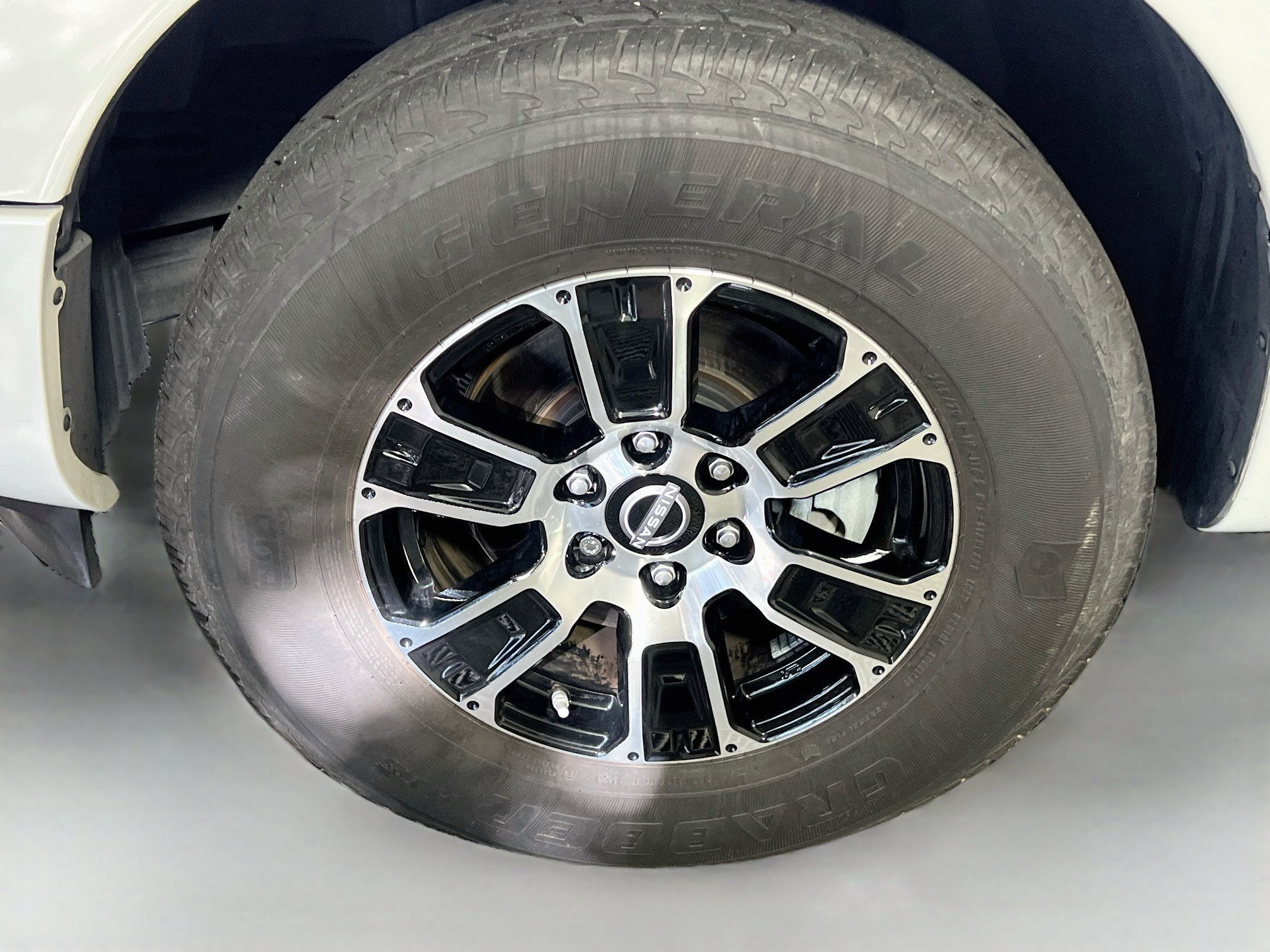 Used 2024 Nissan Titan SV AWD/4WD image 13