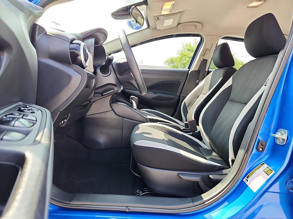 Used 2021 Nissan Versa SV FWD image 8