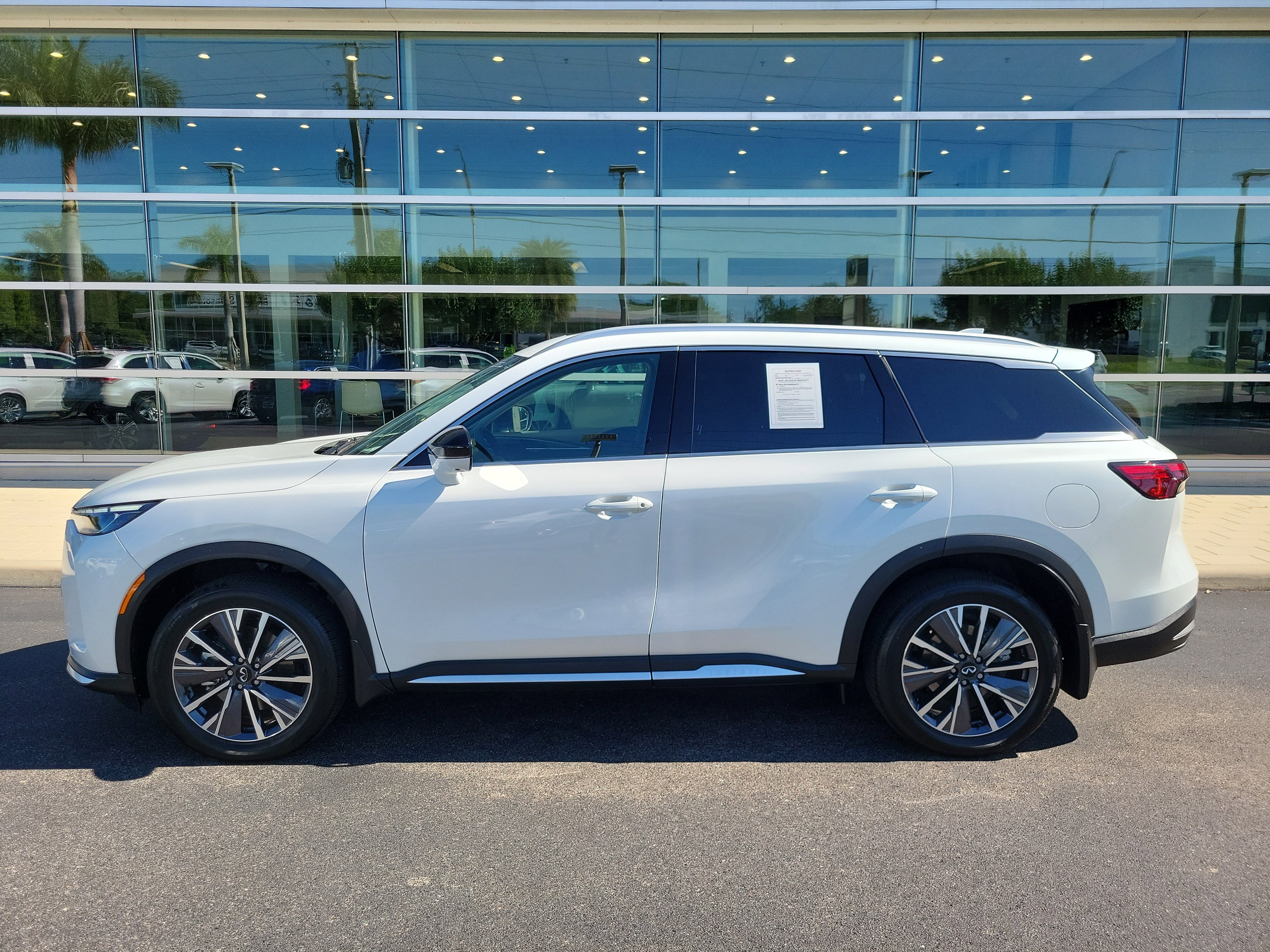 Certified 2026 INFINITI QX60 Luxe w/ Cargo Package FWD image 7