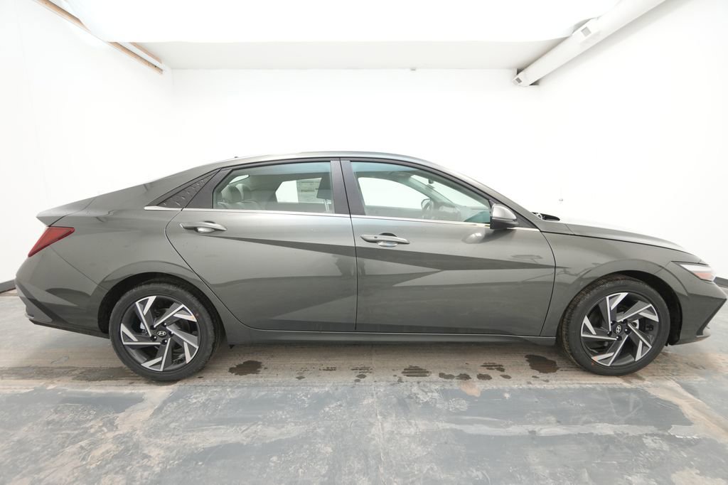 New 2026 Hyundai Elantra Limited image 9