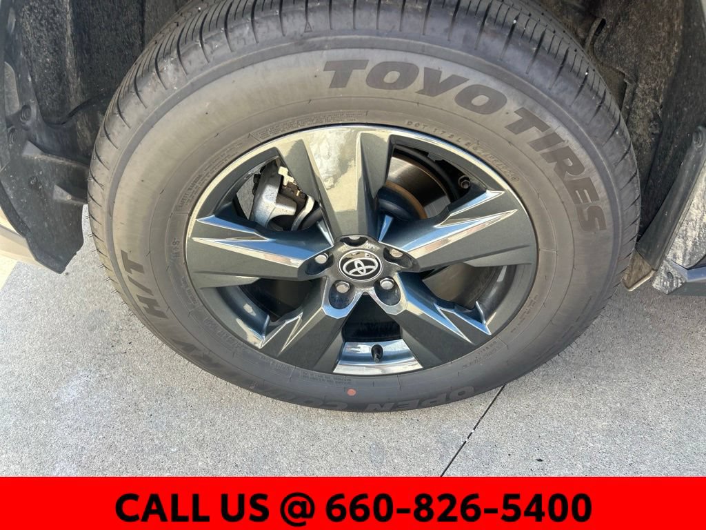 Used 2026 Toyota RAV4 LE AWD/4WD image 5