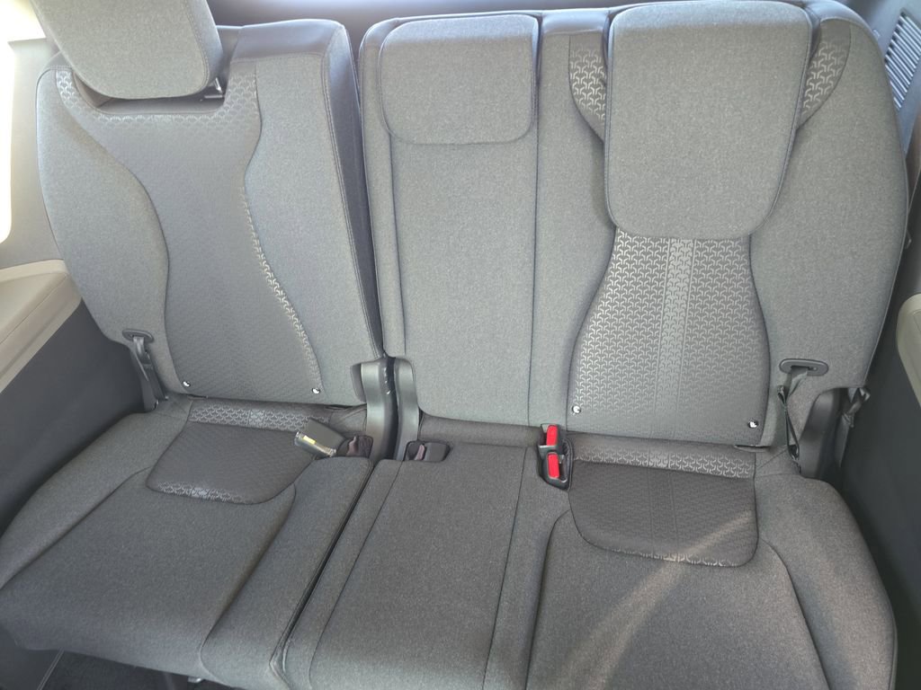 New 2026 Kia Carnival LX image 17