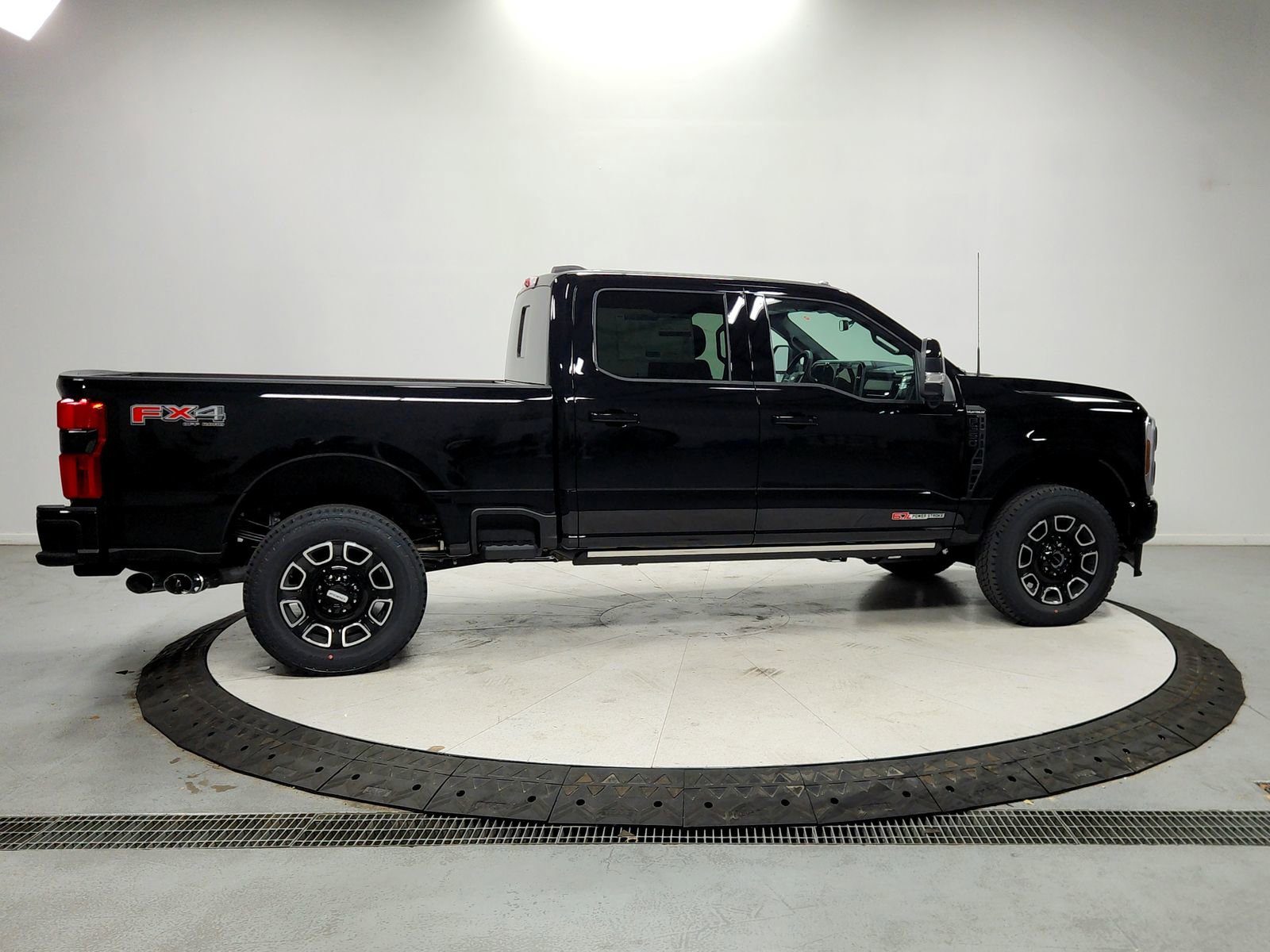 New 2026 Ford F350 Platinum w/ FX4 Off-Road Package image 8
