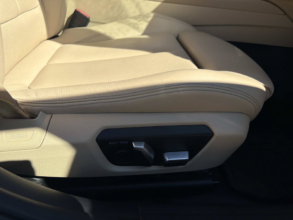 Used 2018 BMW 330i Sedan RWD image 12