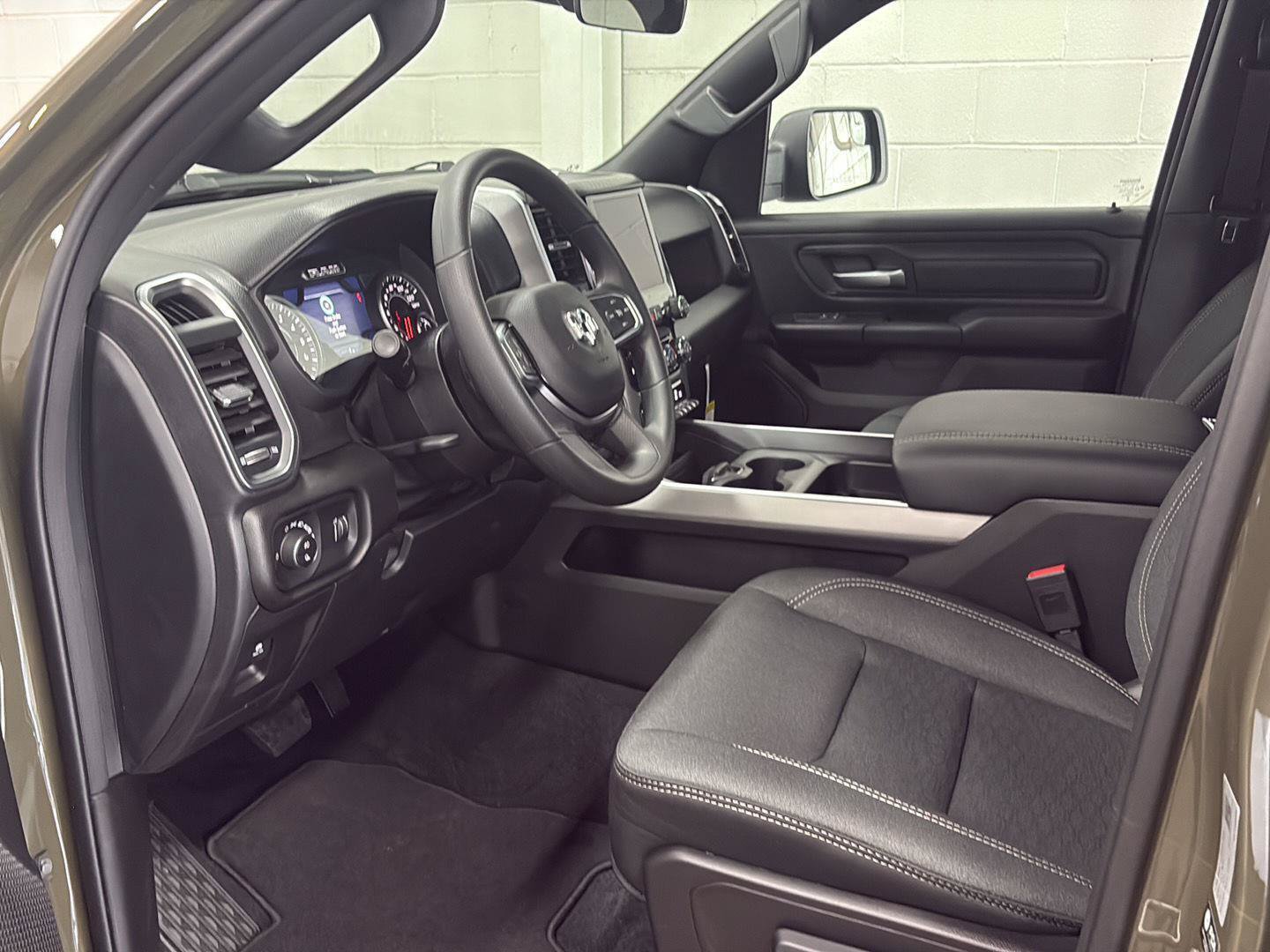 New 2026 RAM 1500 Express AWD/4WD image 5