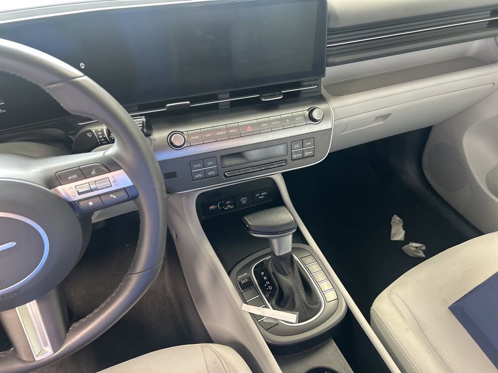 Used 2025 Hyundai Kona SEL FWD image 4