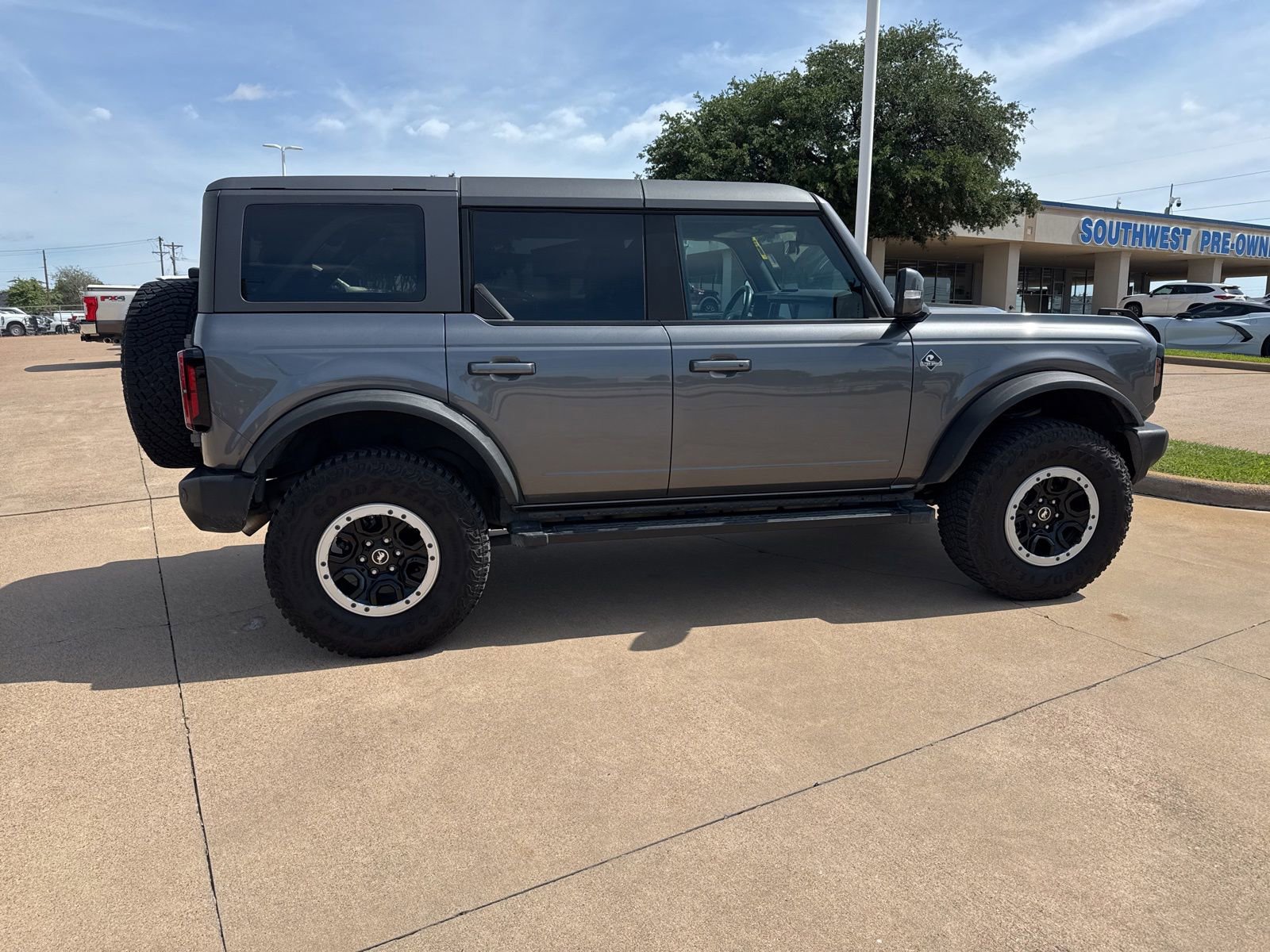 Used 2023 Ford Bronco Outer Banks w/ Sasquatch Package AWD/4WD image 8