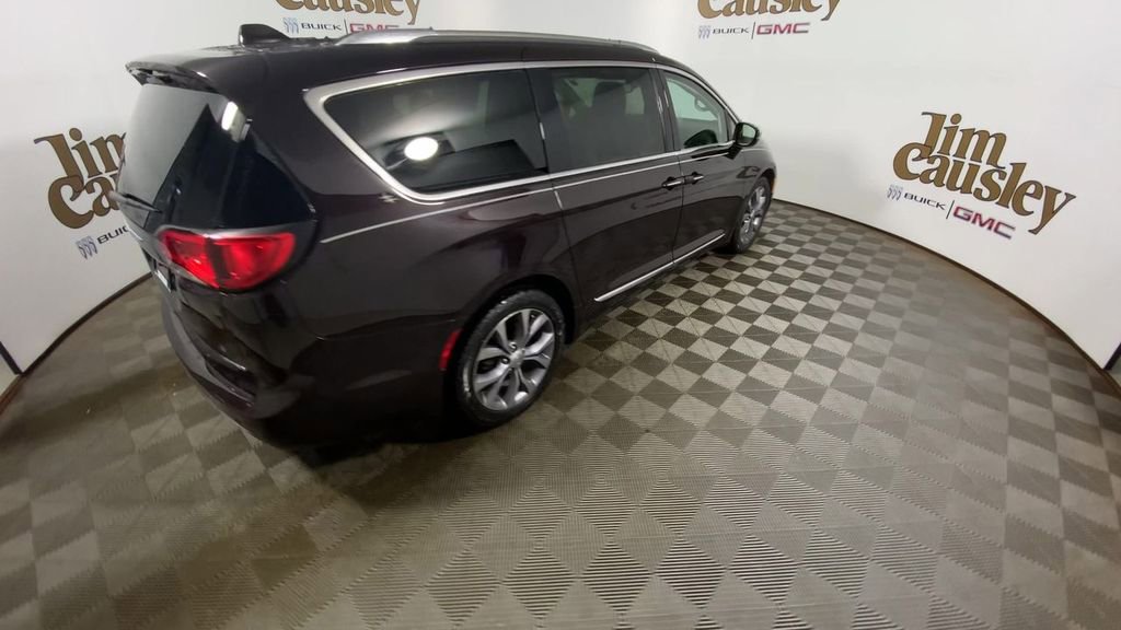 Used 2019 Chrysler Pacifica Limited image 8