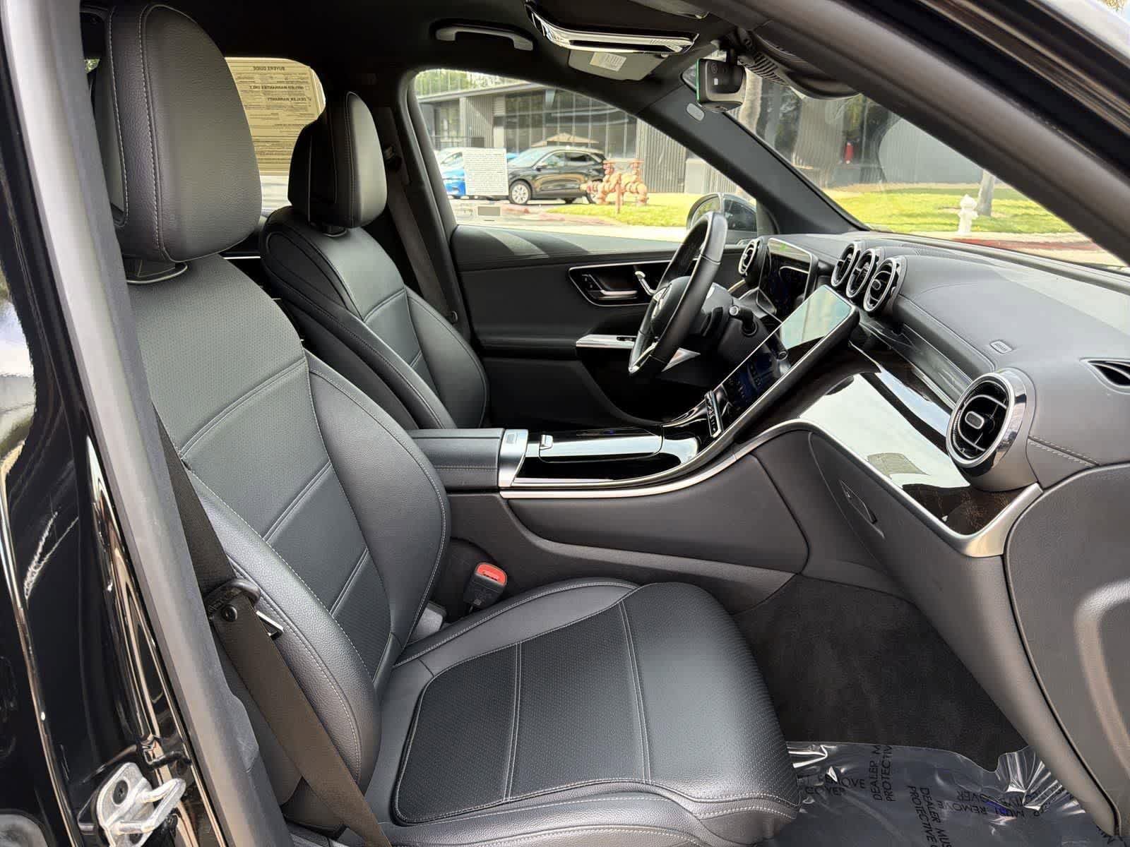 Used 2024 Mercedes-Benz GLC 300 image 33