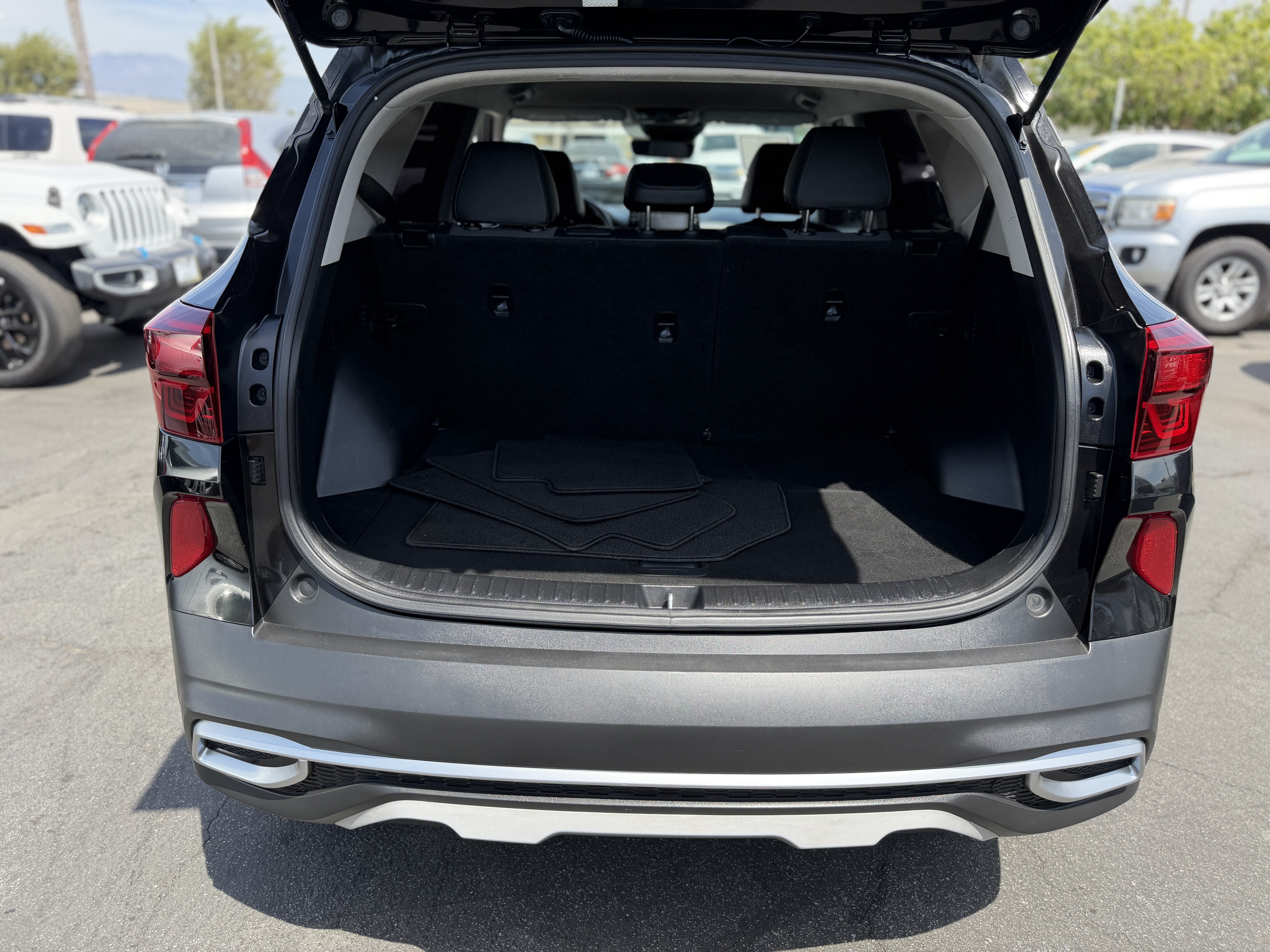 Used 2023 Kia Seltos S FWD image 10