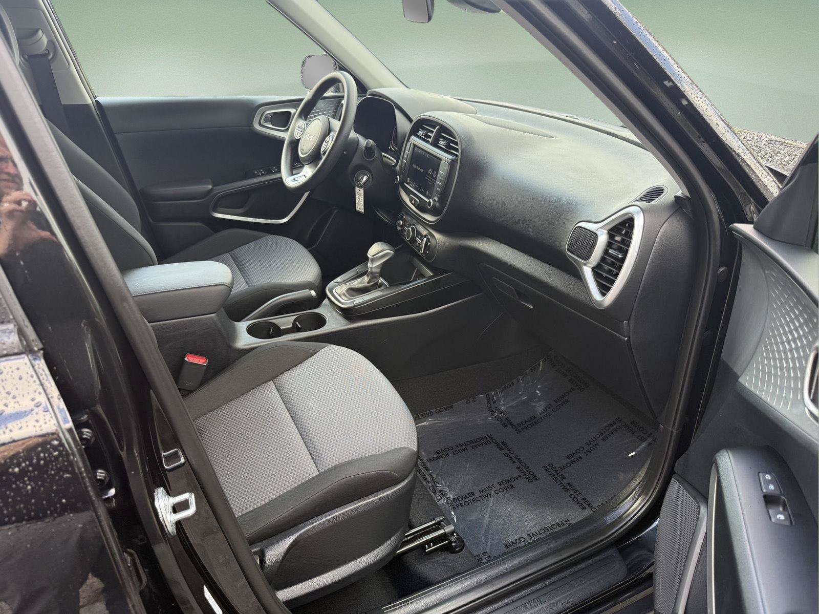 Used 2025 Kia Soul LX FWD image 20