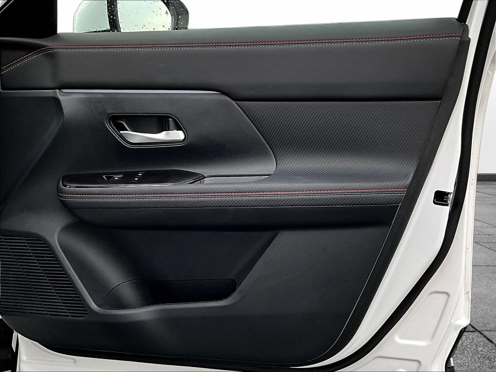 Certified 2025 Nissan Kicks SR AWD/4WD image 30
