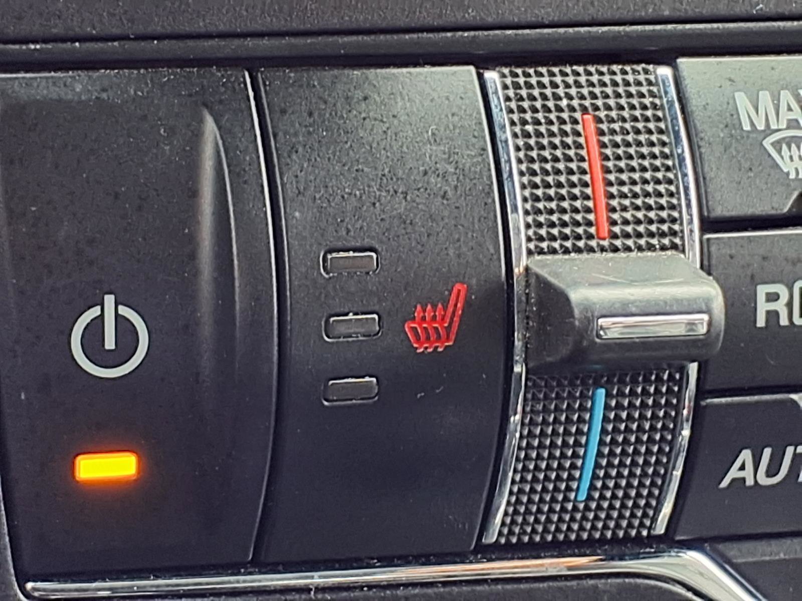 Used 2019 Ford Explorer XLT w/ Equipment Group 202A image 3