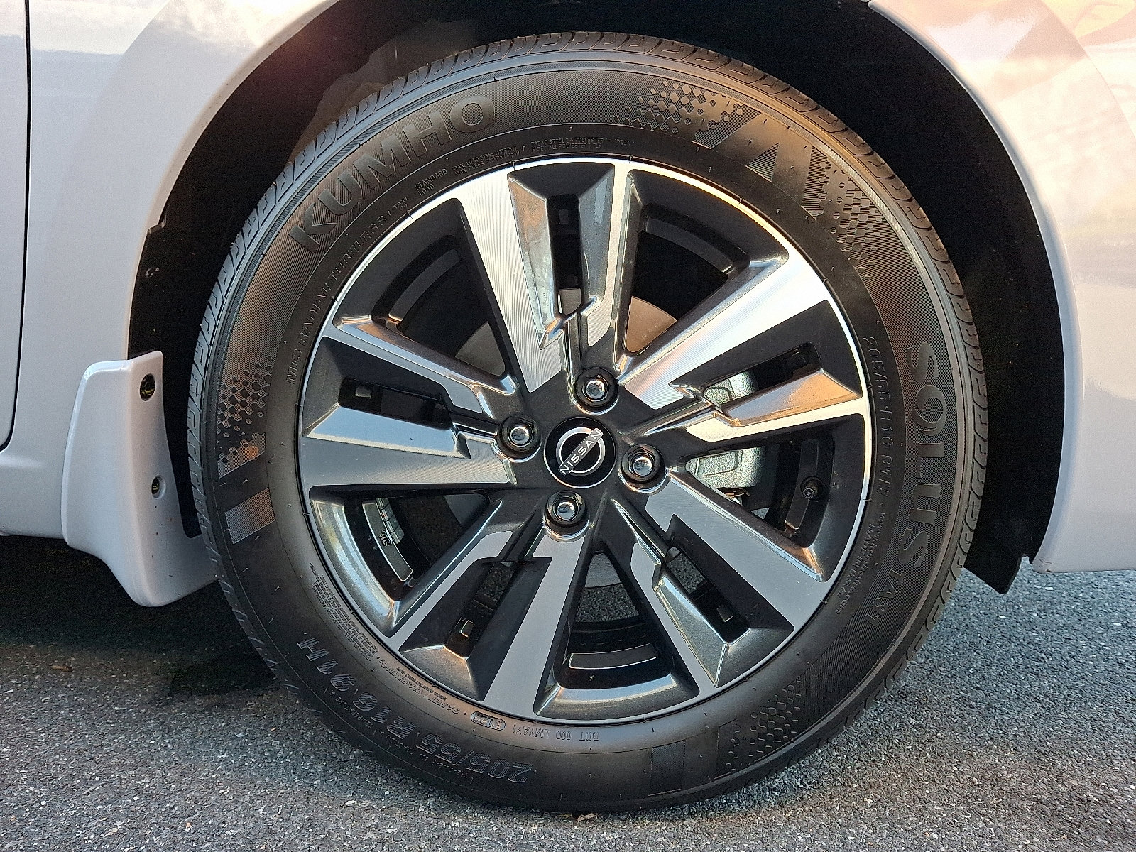 New 2025 Nissan Versa SV w/ Trunk Package image 4