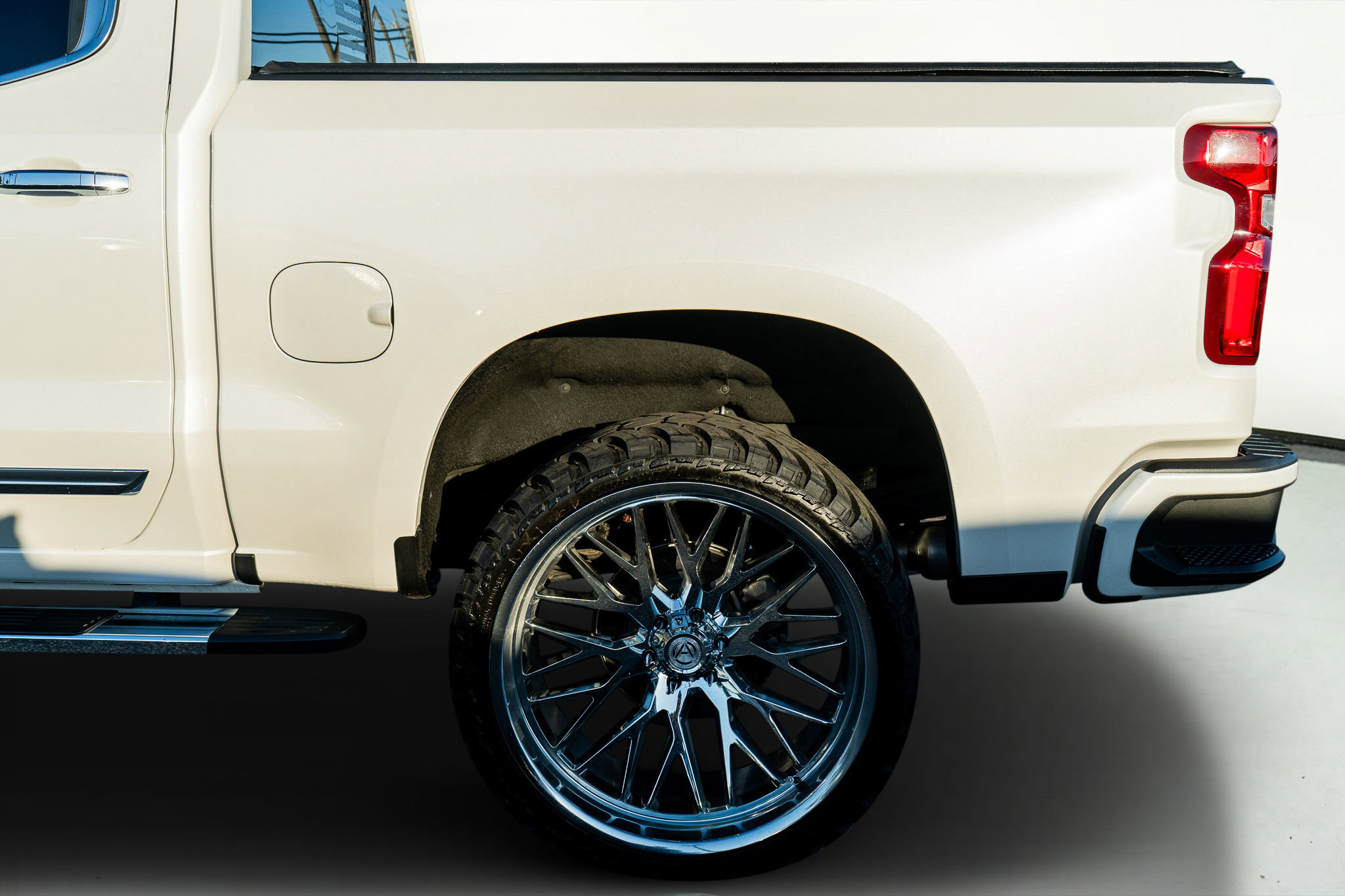 Used 2023 Chevrolet Silverado 1500 High Country w/ Technology Package image 15