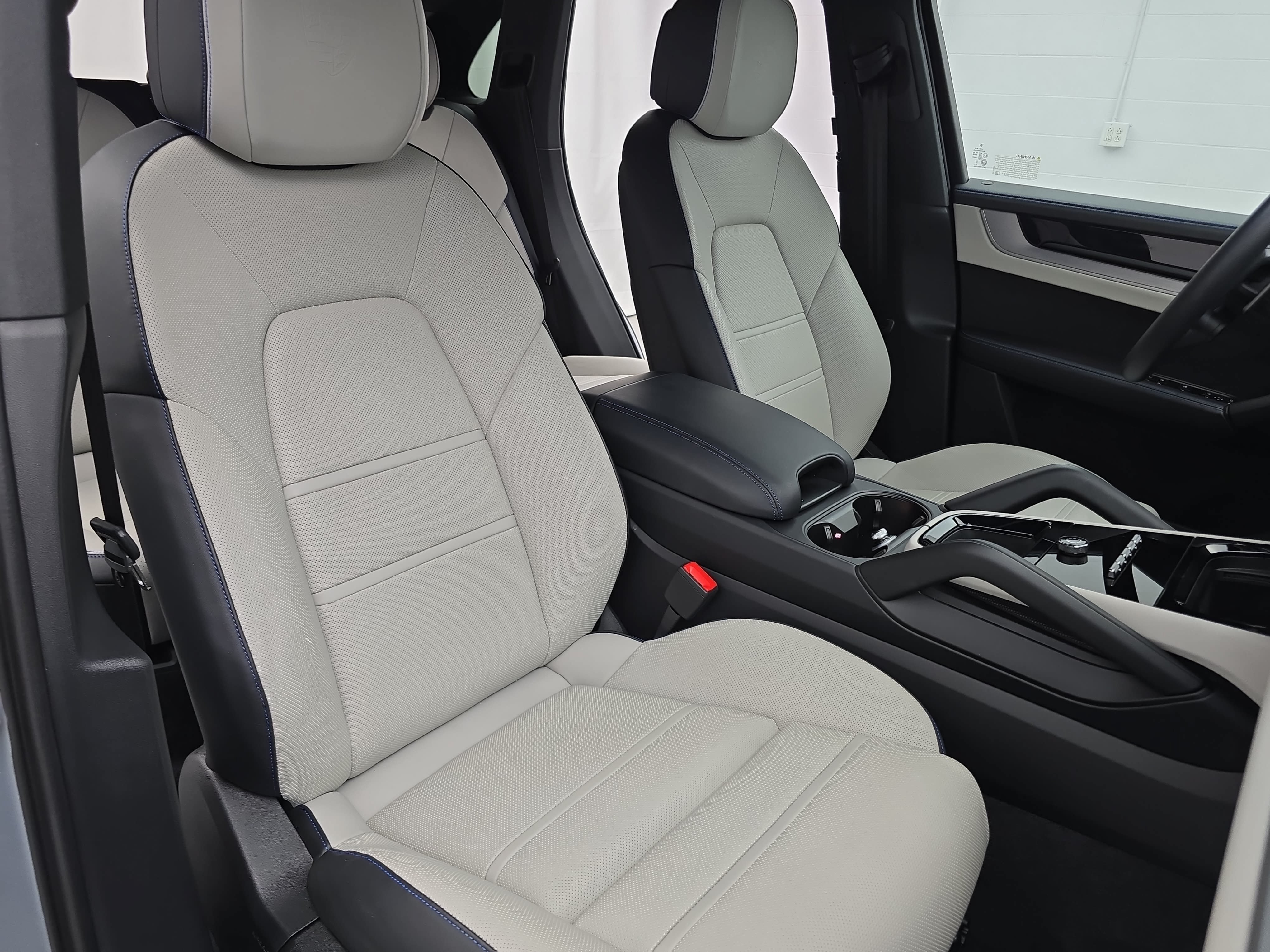Certified 2026 Porsche Cayenne E-Hybrid AWD/4WD image 12