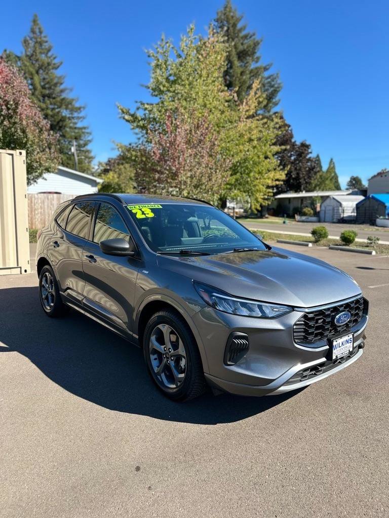 Used 2023 Ford Escape ST-Line w/ Tech Pack #1 AWD/4WD image 3